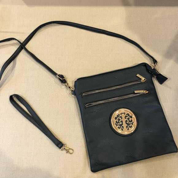 Handbags - ✨1/2 Price✨ Crossbody Purse with Wristlet Strap